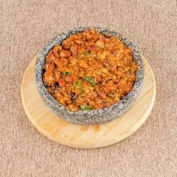 علبة فاصولياء مع بيض